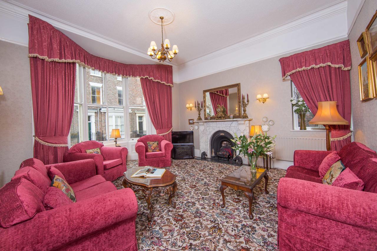 Alhambra Court Hotel York Bagian luar foto