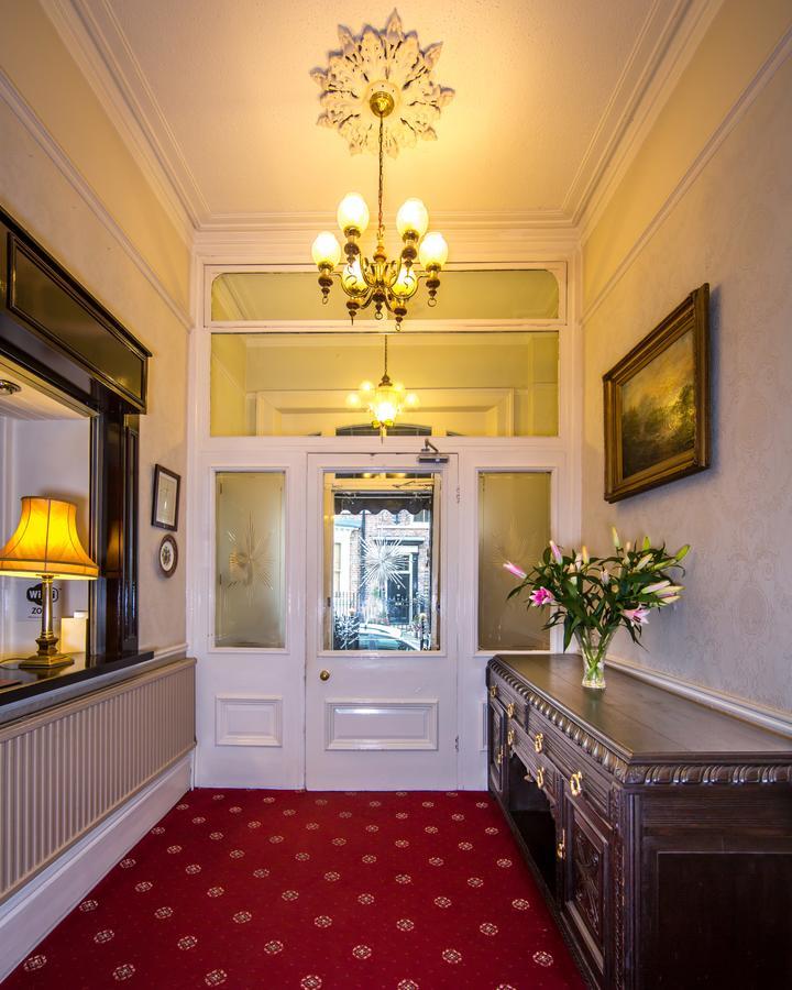 Alhambra Court Hotel York Bagian luar foto