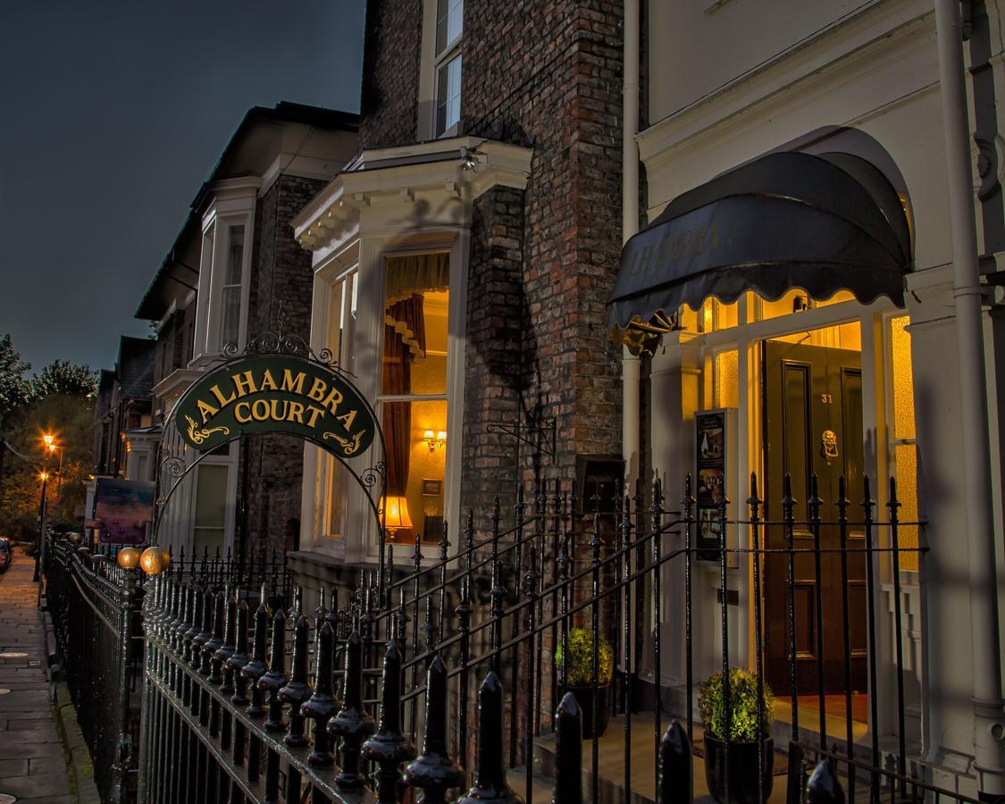 Alhambra Court Hotel York Bagian luar foto