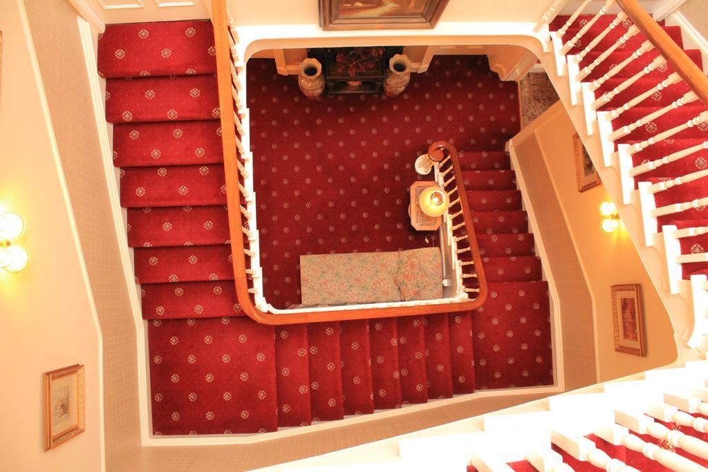 Alhambra Court Hotel York Bagian luar foto
